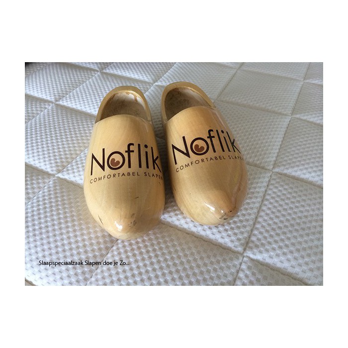 AVEK NOFLIK boxspring combinatie model PLEATS inclusief topdekmatras en leverbaar in alle AVEK stoffen.