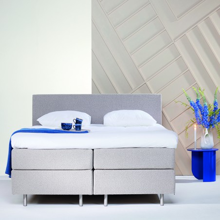 Eastborn OBLIQUE  boxspringset + gestoffeerde matras met topdek.
