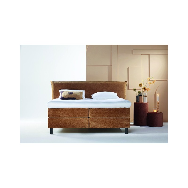 Eastborn GENTLE boxspringset + gestoffeerde matras met topdek.