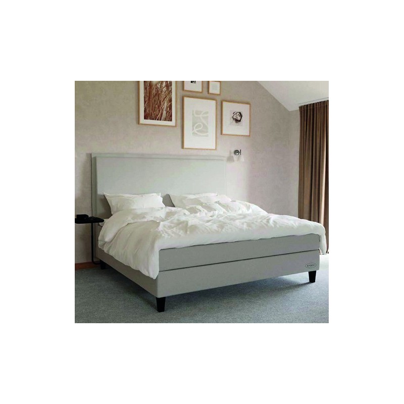 JENSEN SUPREME boxspring combinatie met topdekmatras en Cozy hoofdbord.