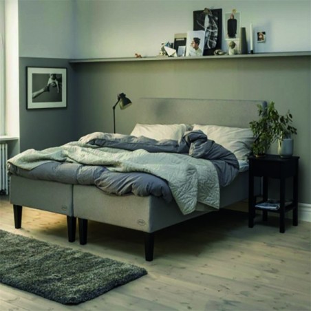 JENSEN DIPLOMAT NORDIC boxspringset met topdek en hoofdbord Fenix.